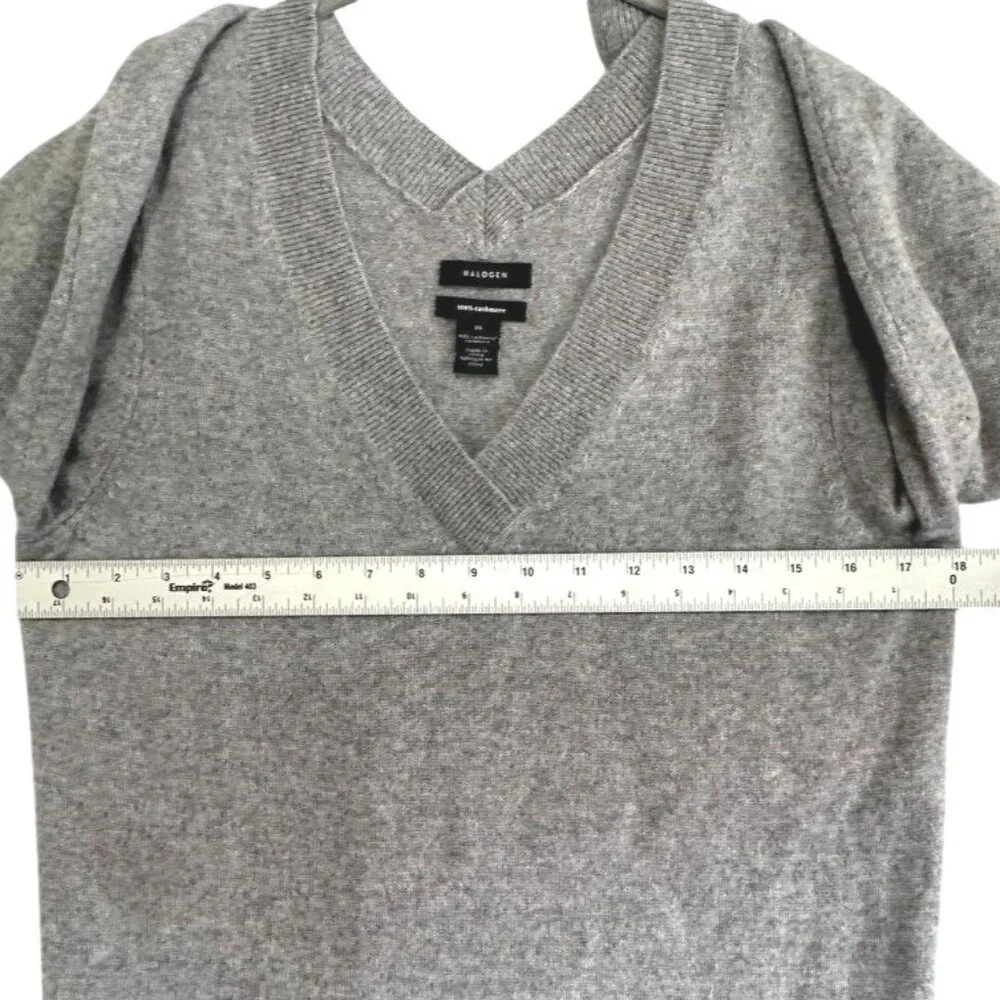 Halogen Cashmere Gray V-Neck Sweater Womens Size M Soft and Cozy